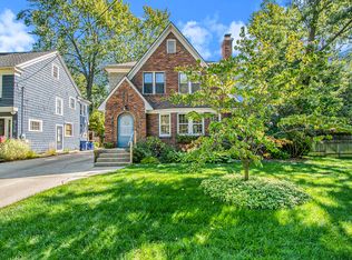 956 Maxwell Ave SE, East Grand Rapids, MI 49506