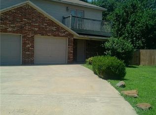 942 W Peachtree Dr, Fayetteville, AR 72703