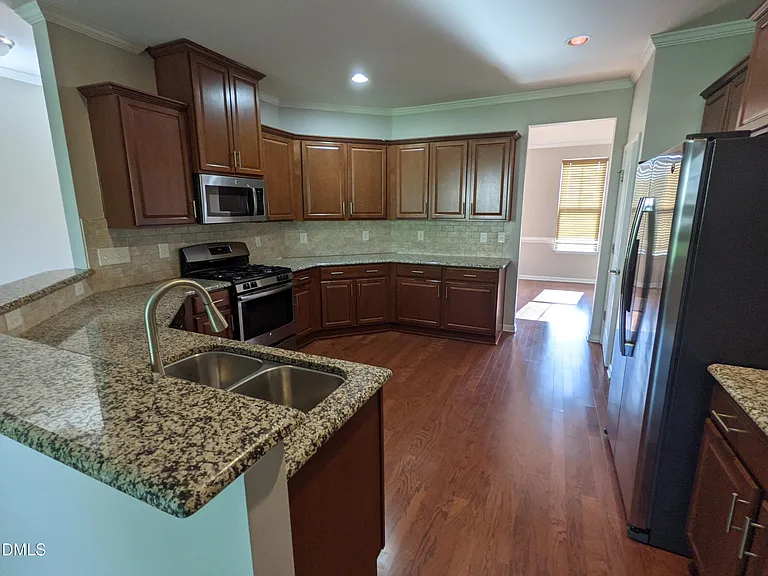 5313 Cambridgeshire Loop — Photo 12