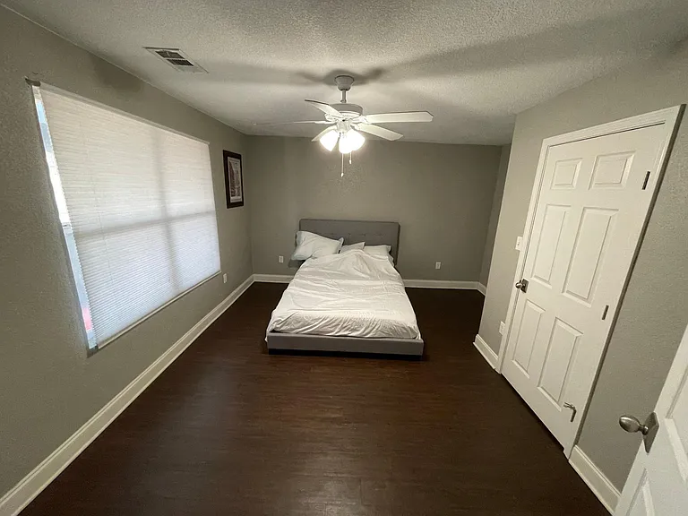 2304 Washington Ave — Photo 9