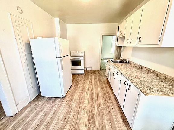 5th image of 27 Milton Ave Unit 1