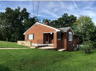 1521 Hilltop Dr, South Charleston, WV 25303