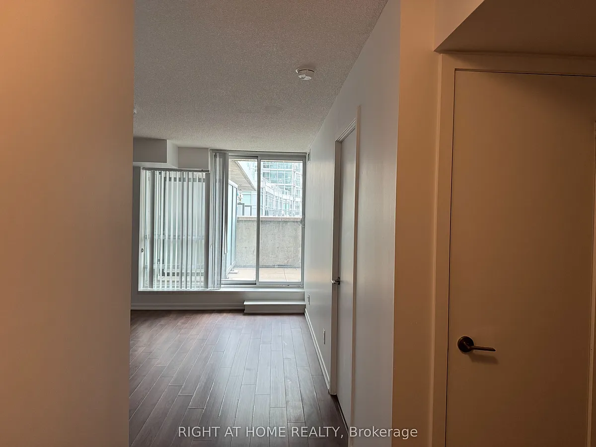Building Photo - 68 Abell St #901