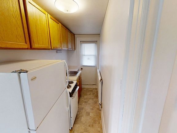 2nd image of 105 N Adams St APT 5