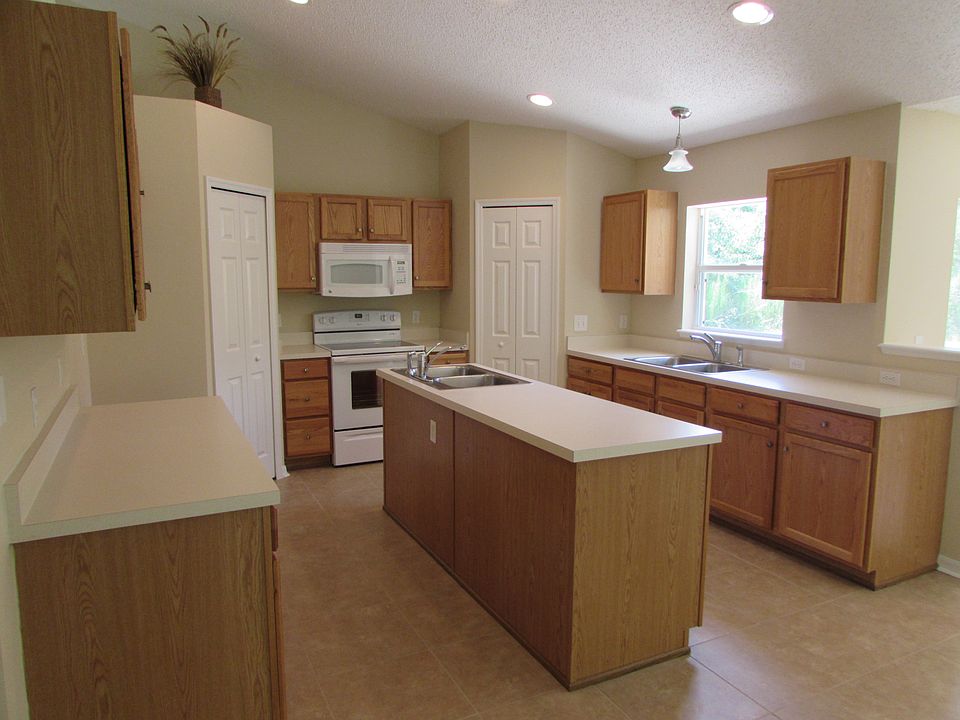 1st image of 144 Lindsay Dr