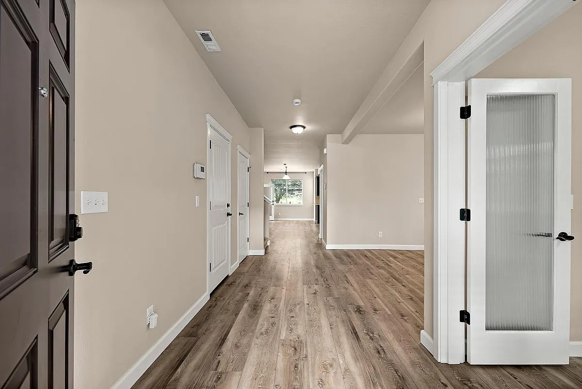 4 bed, 2.5 bath, 3256 sqft, $3,250 — Photo 4