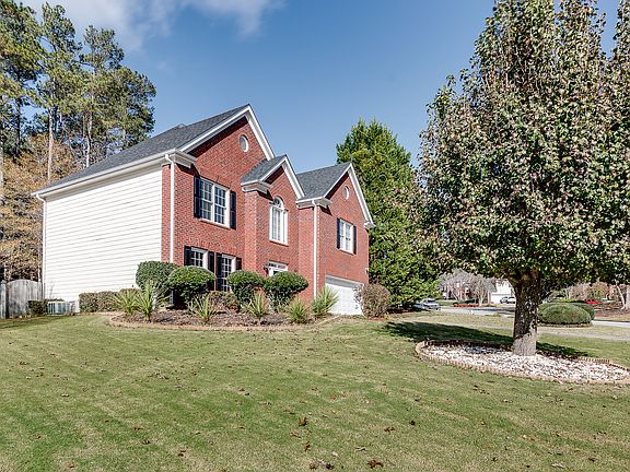 3rd image of 1818 Richmond Hill Dr