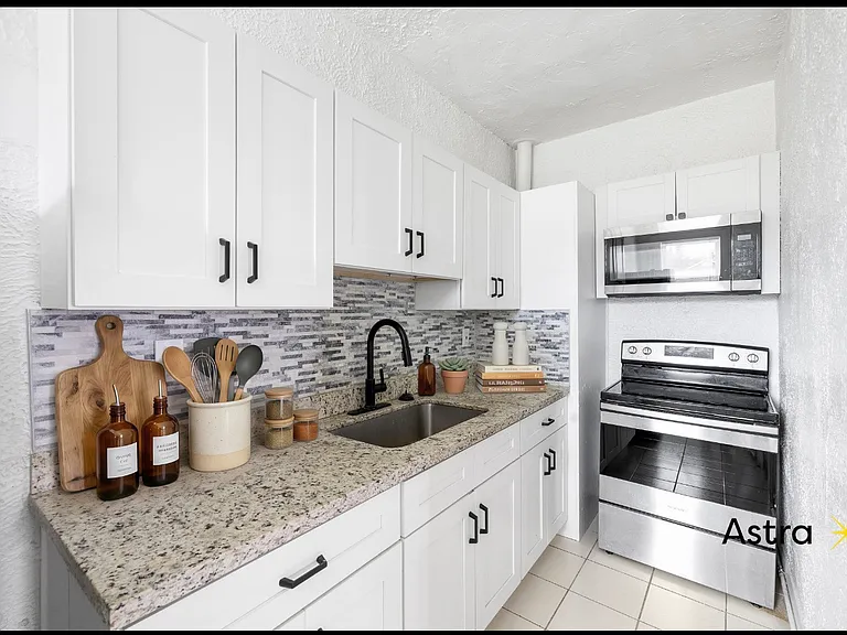 323 N Westland Ave #6 — Photo 3