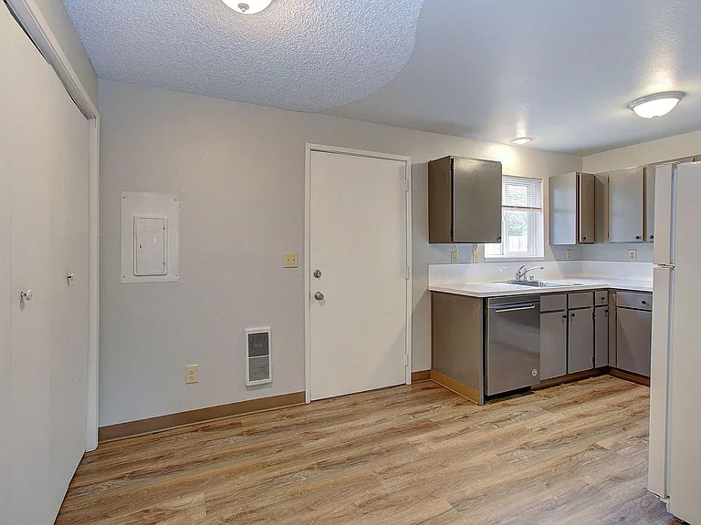 710-712 NE 15th Ave — Photo 4