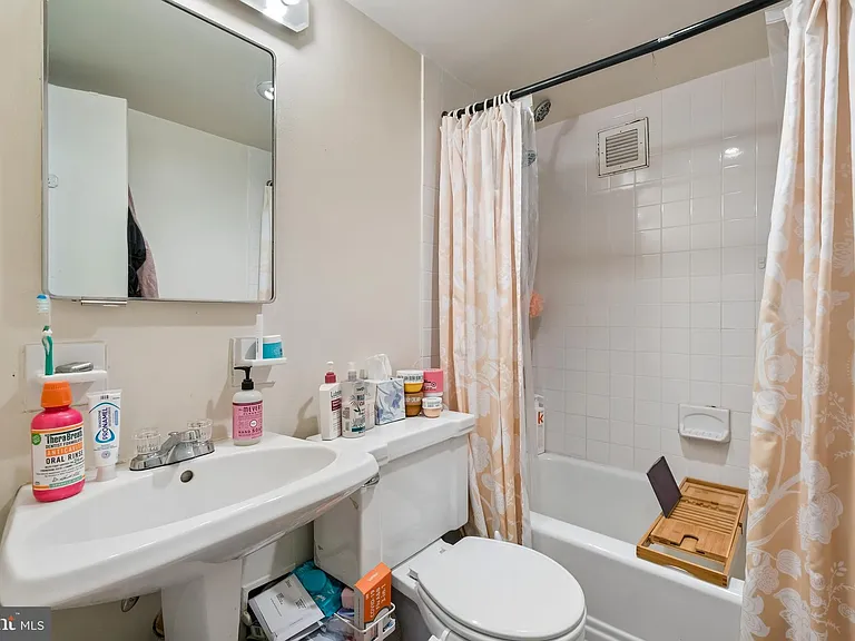 210 Locust St #19CW — Photo 4