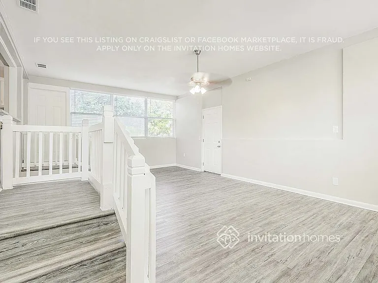 2459 Mercer Cir S — Photo 5