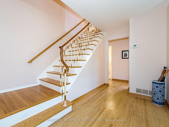 2nd image of 14 Farmington Cres