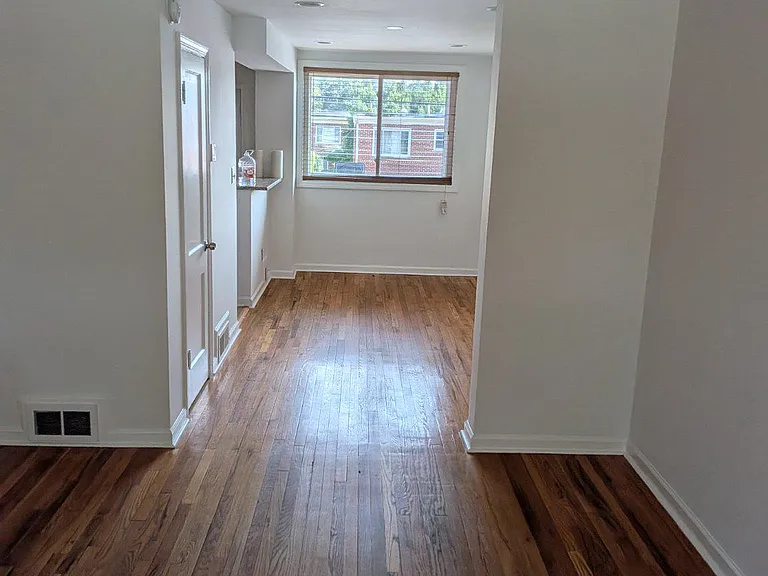 1249 Farragut Pl NE — Photo 4