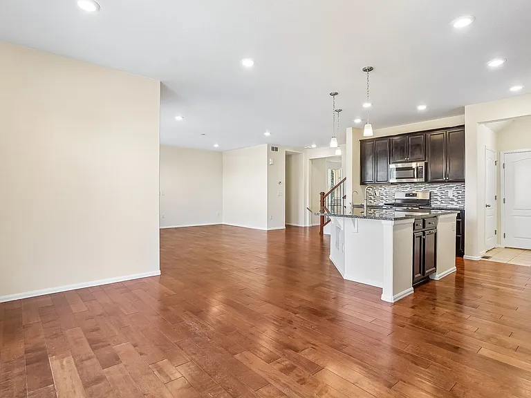 15017 Chicago St — Photo 14