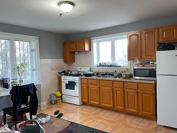 3rd image of 108 Union Hall St