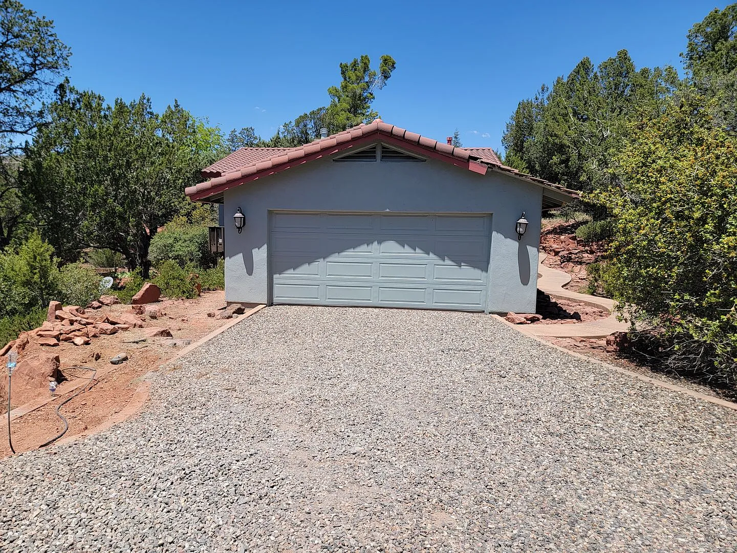 Unfurnished, 1-year long-term rental — Photo 1