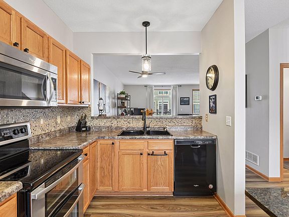 2nd image of 1776 Riverside Dr