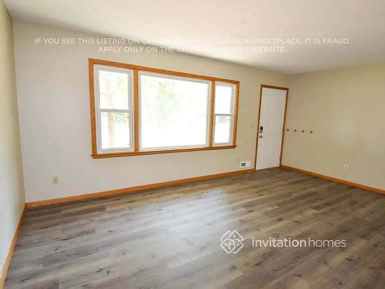 10142 99th Pl N — Photo 2