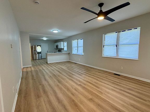 5th image of 726 Belden St