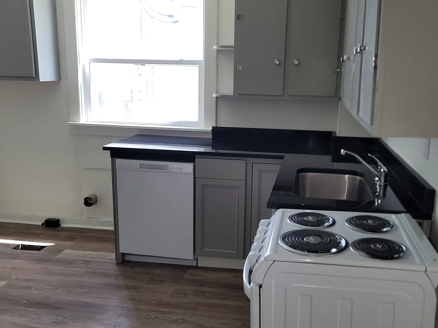 2 bed, 600 sqft, $1,050 — Photo 2