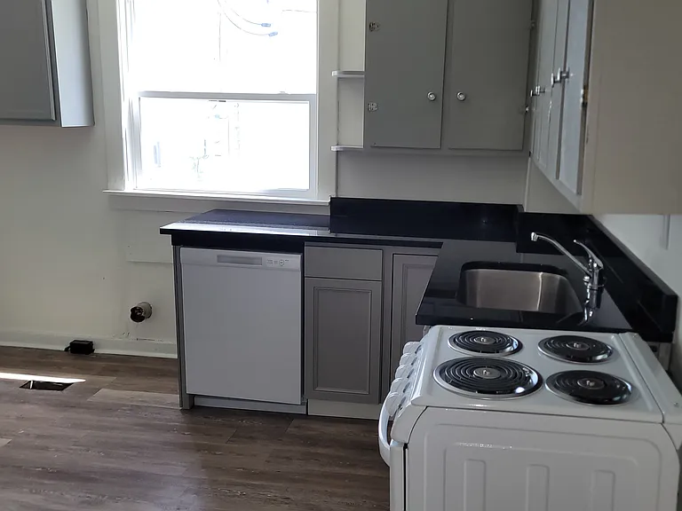 350B Sycamore St #B — Photo 8