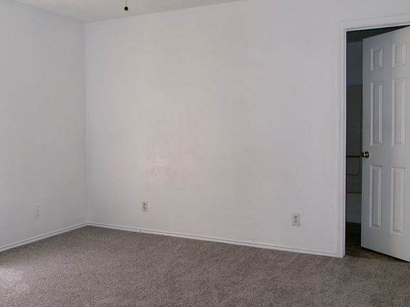4th image of 754 E Warrior Trl APT D