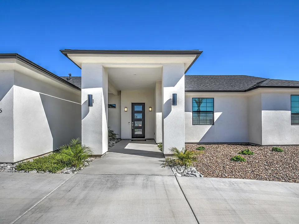 3216 E Sunnyside Ln