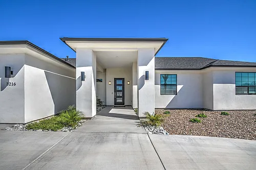 3216 E Sunnyside Ln Photo 1
