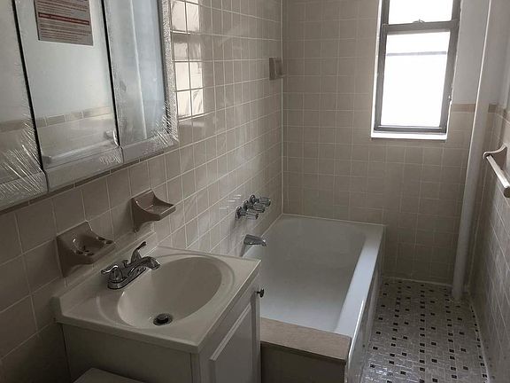 5th image of 3235 30th St APT A32