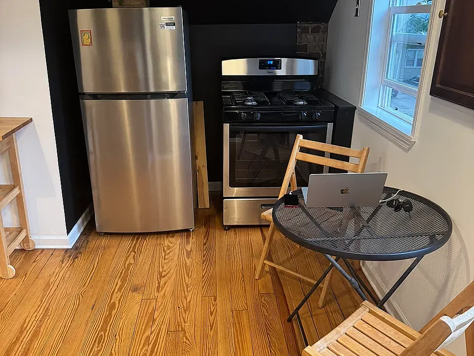 423 Leroy St #2