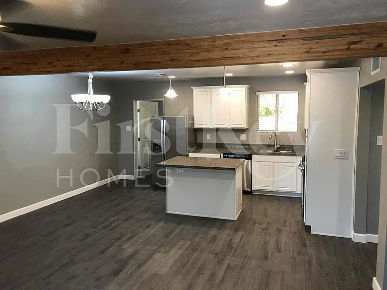 4319 N 15th Ave — Photo 3