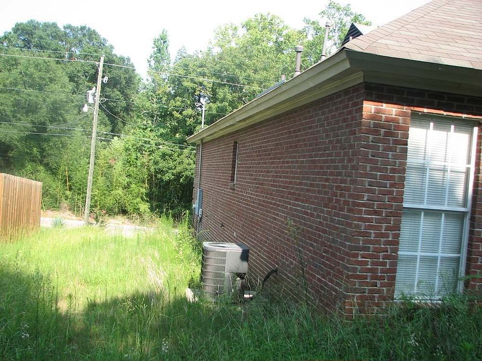 2nd image of 801 N Court St