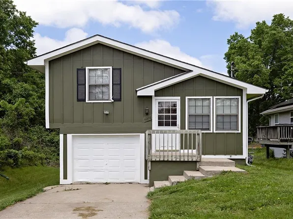 4216 NE 46th St, Kansas City, MO 64117