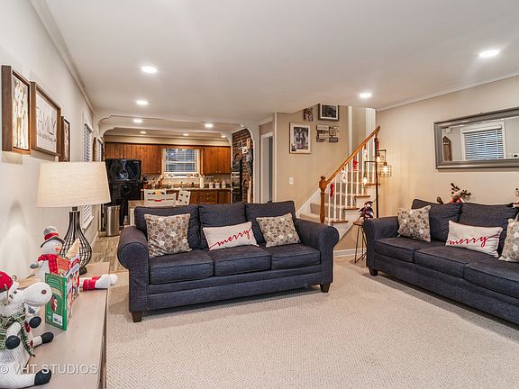 2nd image of 1864 Stratford Ave