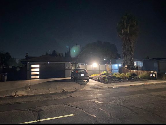 2nd image of 224 E Pacific Ave