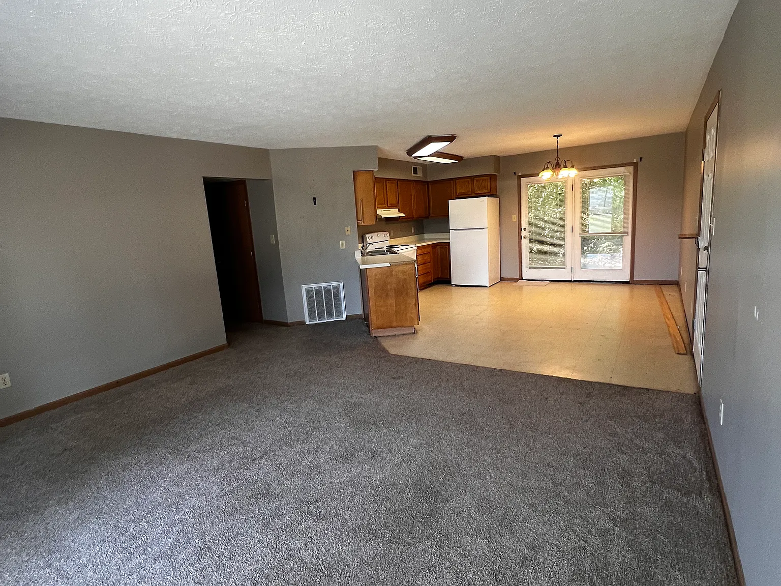 3 bed, $1,300 — Photo 1