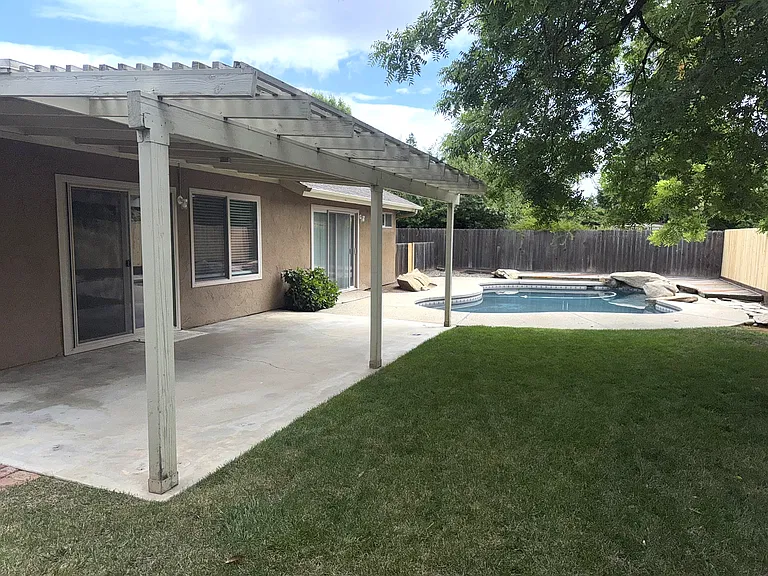 875 E Cromwell Ave — Photo 24