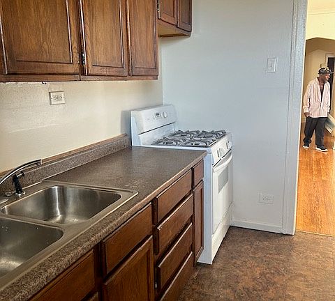 4th image of 8120 S Vernon Ave #3