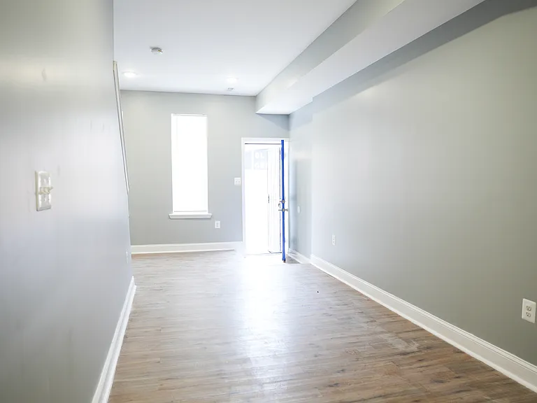 1615 N Spring St — Photo 5
