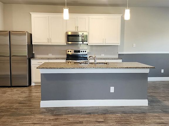4th image of 702 Amber Dr