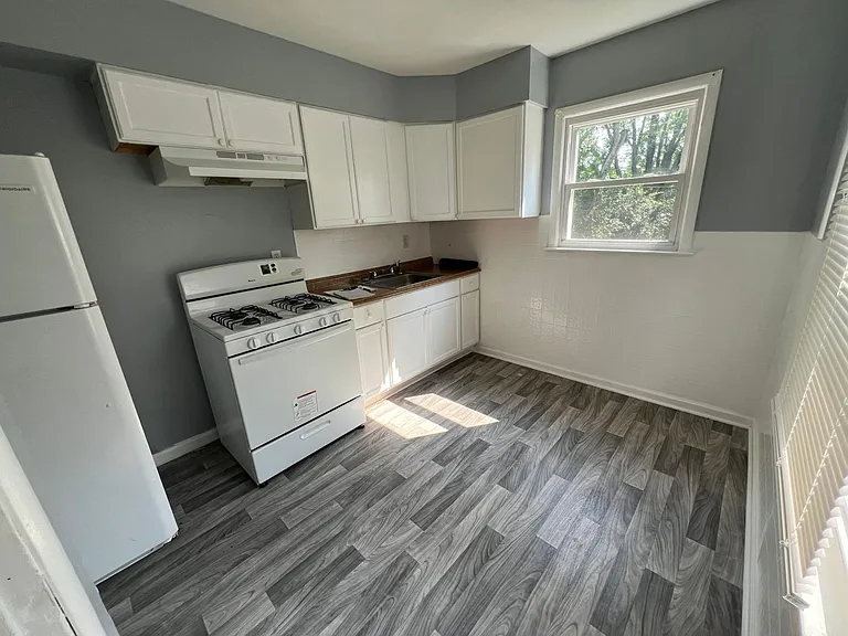 9112 Belcour Dr — Photo 17
