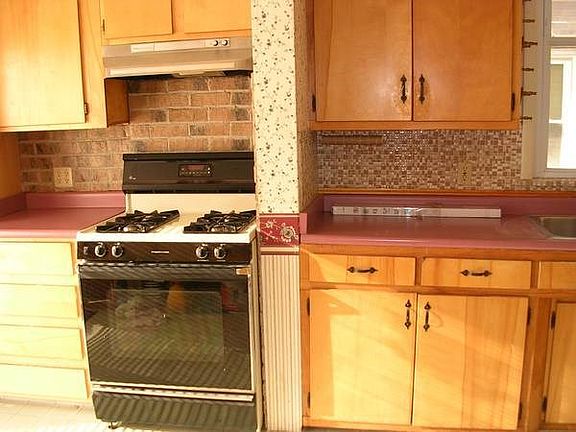 3rd image of 712 N Lee St