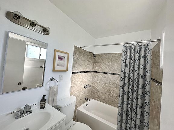 4th image of 4305 S Centinela Ave #10