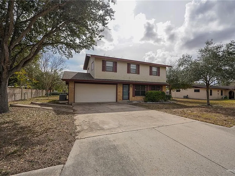 204 E Gomez Dr — Photo 2
