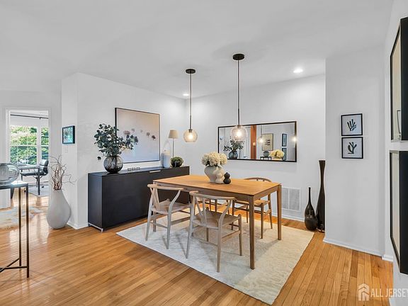 5th image of 6 Clark Ct