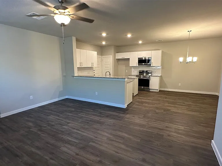 9804 Grosbeak Ln — Photo 3