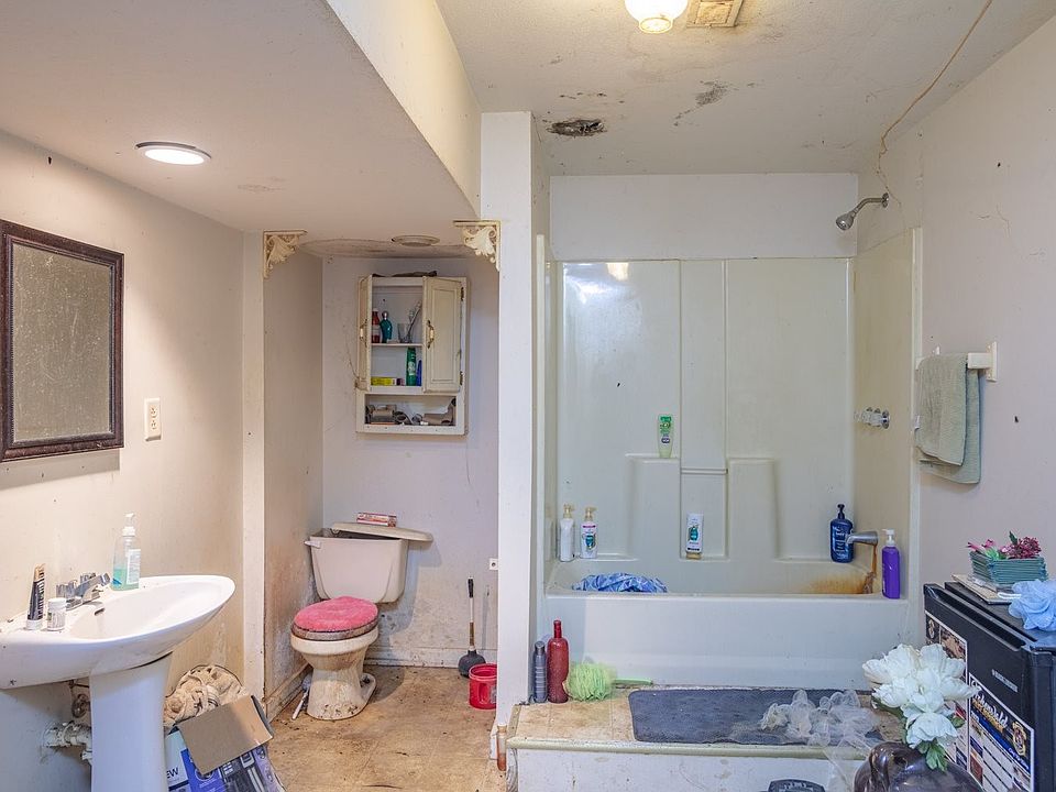 10th image of 156 Tracy Rd