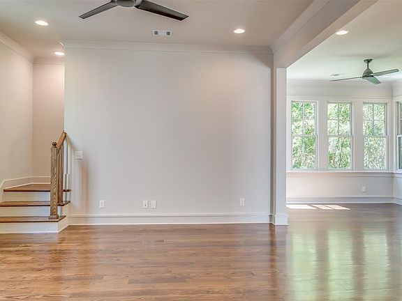 3rd image of 5117 Lower James St