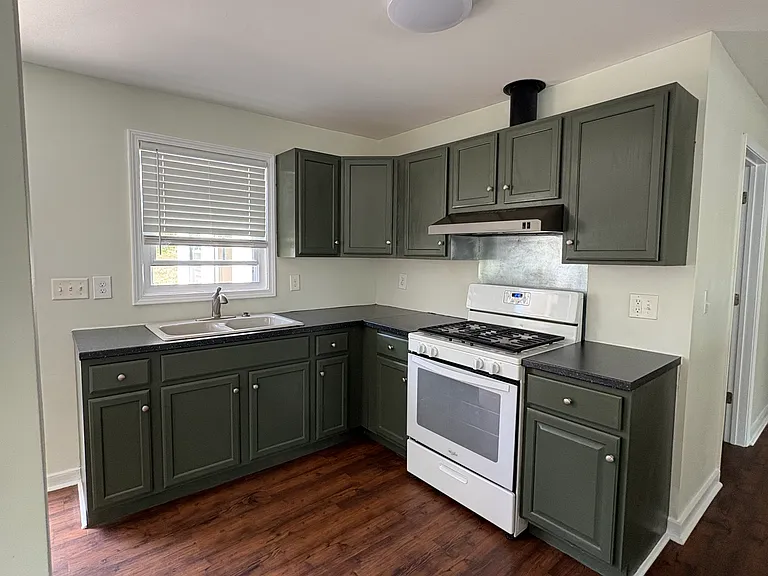 718 Florence Pl NW — Photo 6