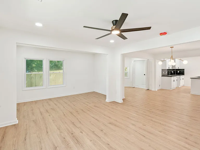 149 Edwards St NW — Photo 6